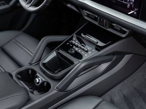 New 2026 Porsche Cayenne Coupe image 34