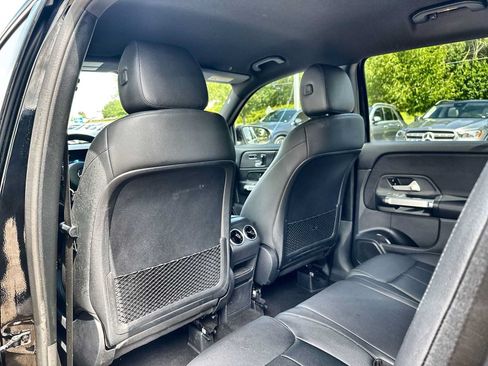 Used 2023 Mercedes-Benz GLB 250 w/ Premium Package image 18