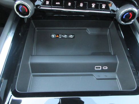 New 2026 Chevrolet Suburban Premier w/ Sun And Tow Package image 32