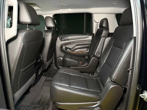 Used 2020 Chevrolet Suburban LT w/ Luxury Package AWD/4WD image 20