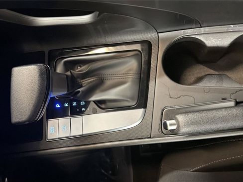 Certified 2024 Hyundai Elantra SEL FWD image 19