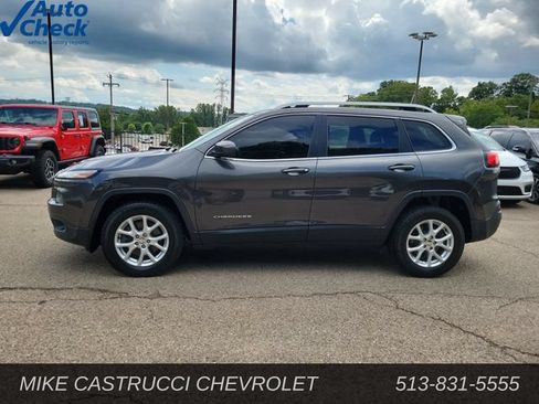 Used 2017 Jeep Cherokee Latitude w/ Cold Weather Group AWD/4WD image 2