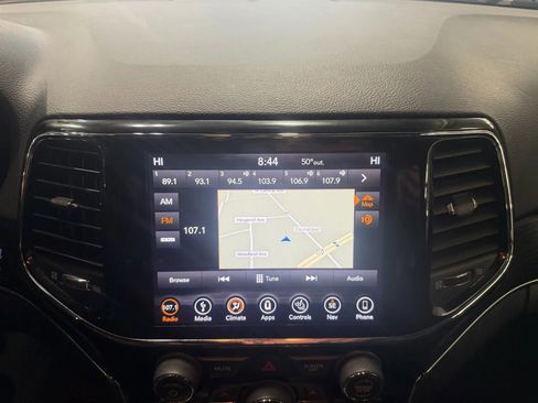 Used 2019 Jeep Grand Cherokee Limited AWD/4WD image 17