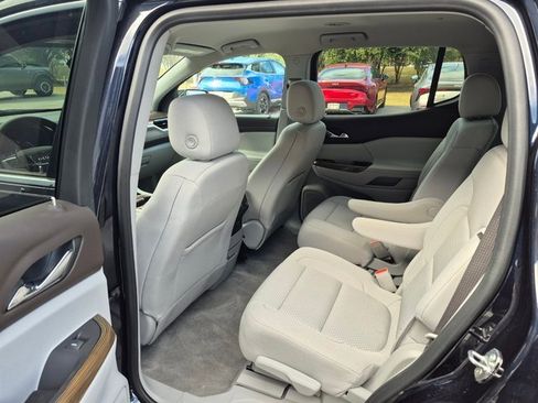 Used 2022 GMC Acadia SLE w/ Driver Convenience Package image 13