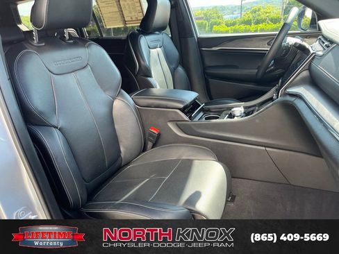 Used 2024 Jeep Grand Cherokee L Overland w/ Advanced Protech Group III AWD/4WD image 30