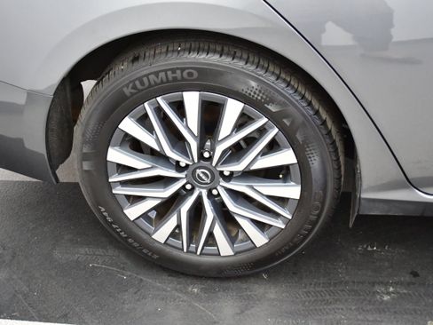 Used 2025 Nissan Altima 2.5 SV FWD image 36