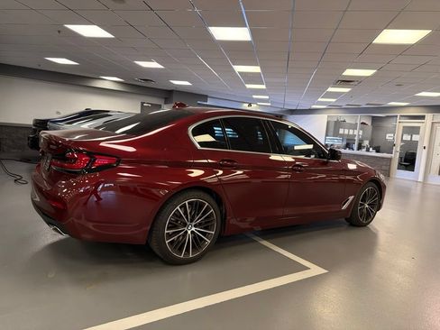 Used 2023 BMW 530i w/ Premium Package RWD image 4