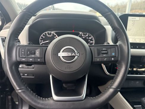 Used 2023 Nissan Rogue SL w/ SL Premium Package image 18