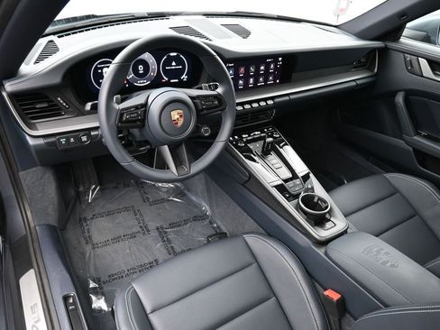 Certified 2025 Porsche 911 Carrera RWD image 4