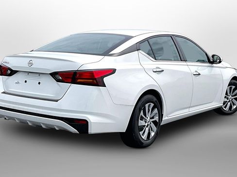 Used 2022 Nissan Altima 2.5 S FWD image 11