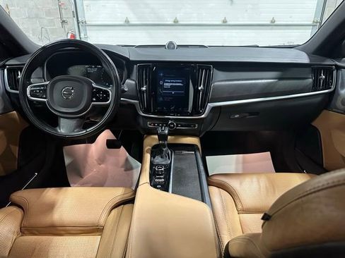 Used 2017 Volvo V90 T6 Cross Country image 18