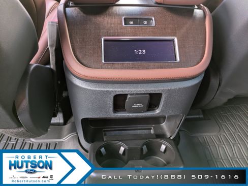 New 2025 Lincoln Navigator Reserve image 19