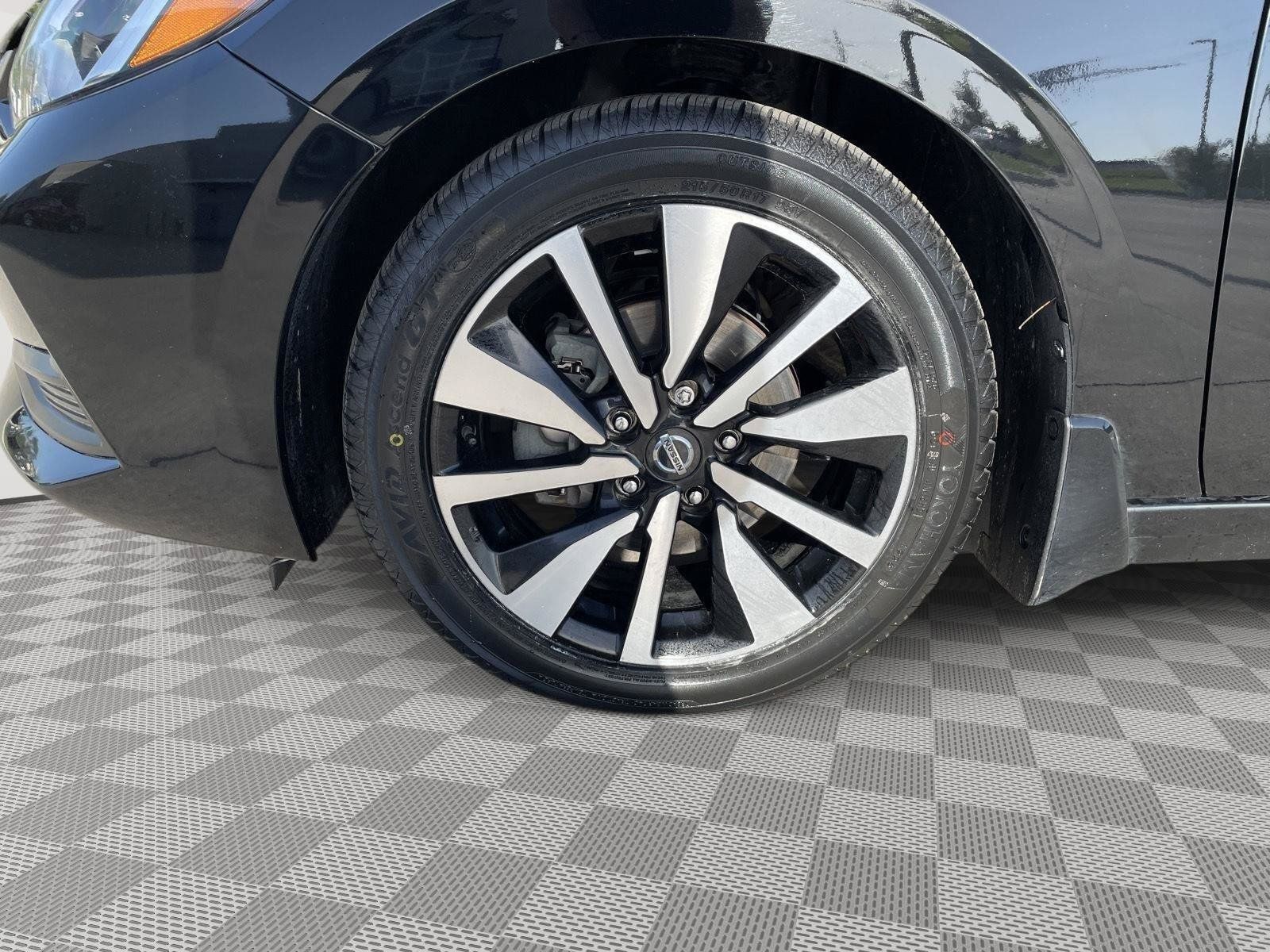 Used 2023 Nissan Sentra SV w/ SV Premium Package FWD image 8