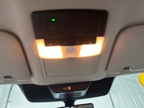 Used 2025 Nissan Pathfinder SL AWD/4WD image 36
