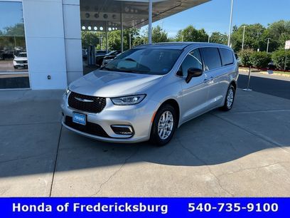 Used 2024 Chrysler Pacifica Touring-L