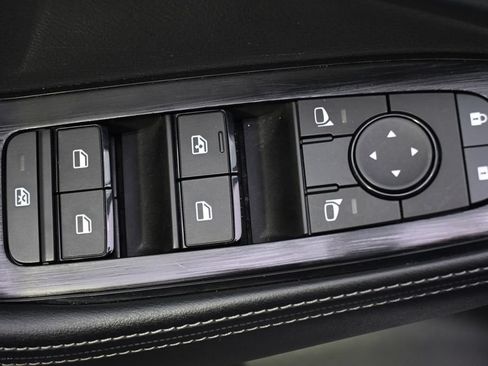 Used 2025 Nissan Rogue SV AWD/4WD image 24