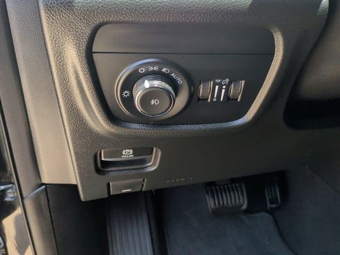 Used 2025 Jeep Grand Cherokee L Limited w/ Luxury Tech Group II RWD image 16