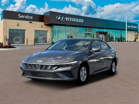 New 2026 Hyundai Elantra SE image 1