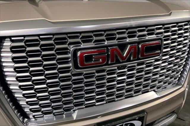 Used 2021 GMC Yukon Denali w/ Denali Premium Package AWD/4WD image 31