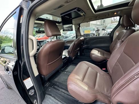Used 2015 Toyota Sienna Limited image 7