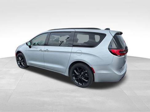 New 2026 Chrysler Pacifica Limited w/ S Appearance Package image 5
