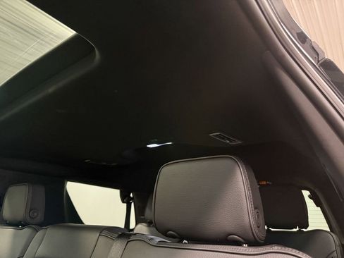 Used 2024 GMC Yukon Denali image 9