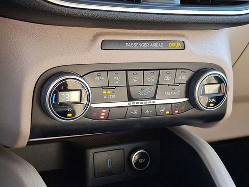 Used 2020 Ford Escape Titanium image 18