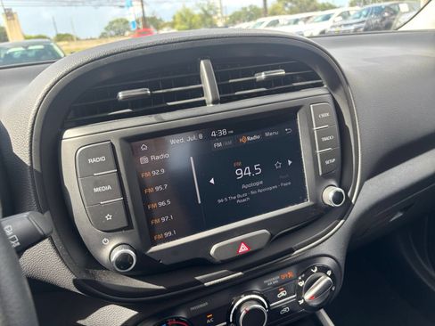Used 2025 Kia Soul LX w/ LX Technology Package FWD image 20