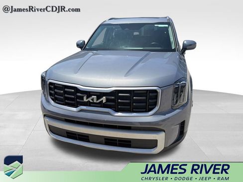 Used 2025 Kia Telluride S FWD image 3