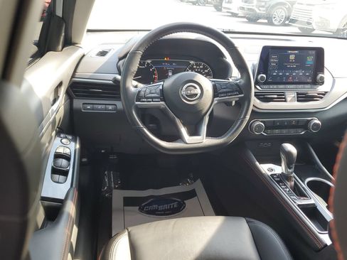 Used 2024 Nissan Altima 2.5 SR FWD image 11