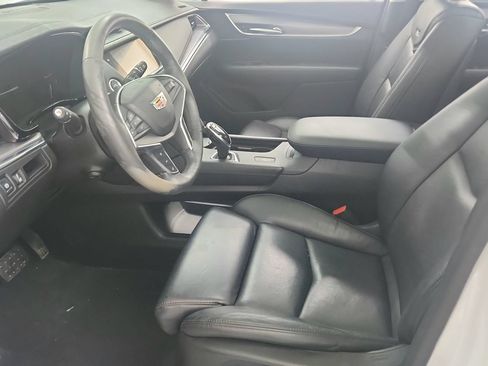 Used 2017 Cadillac XT5 Luxury w/ Driver Awareness Package FWD image 18