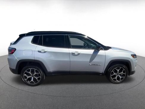 Used 2025 Jeep Compass Limited AWD/4WD image 13