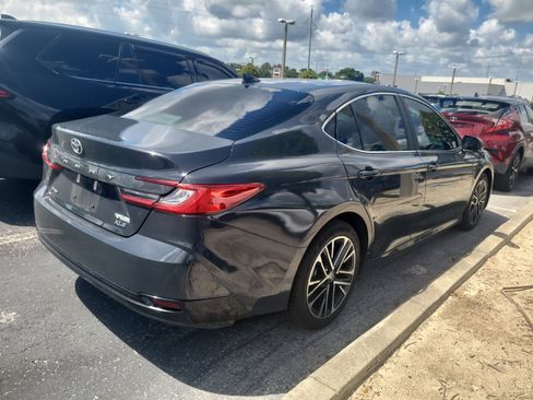 Used 2025 Toyota Camry XLE FWD image 5