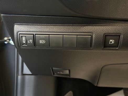 Used 2024 Toyota Corolla LE w/ LE Convenience Package FWD image 18