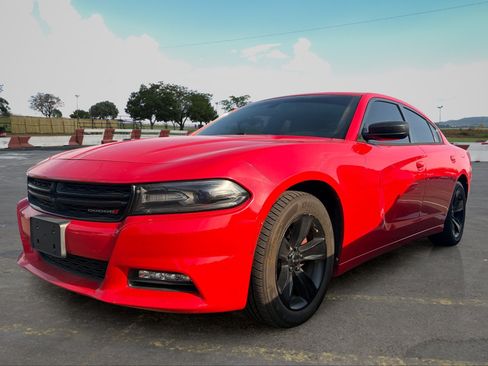Used 2017 Dodge Charger SXT RWD image 5