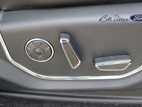 Used 2016 Ford F150 Platinum w/ Equipment Group 701A Luxury image 11