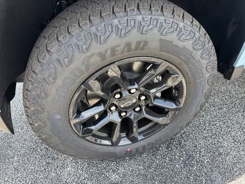 New 2025 Chevrolet Colorado Z71 w/ Midnight Edition image 20