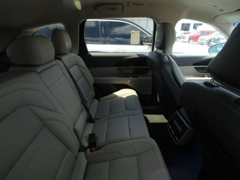 Used 2024 Lincoln Nautilus Premier AWD/4WD image 19