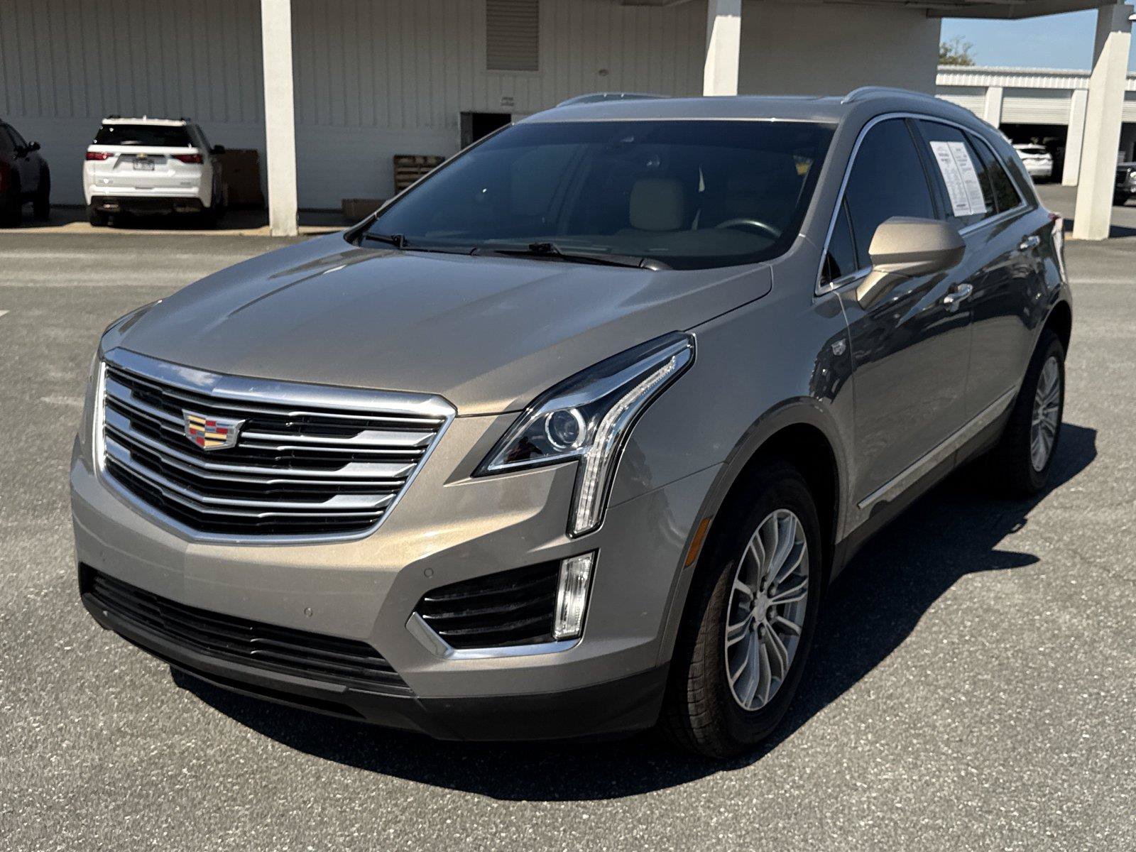 Used 2017 Cadillac XT5 Luxury w/ Driver Awareness Package FWD image 8