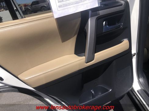 Used 2016 Toyota 4Runner SR5 Premium image 17