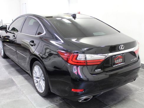 Used 2018 Lexus ES 350 w/ Luxury Package w/Wood Trim image 4