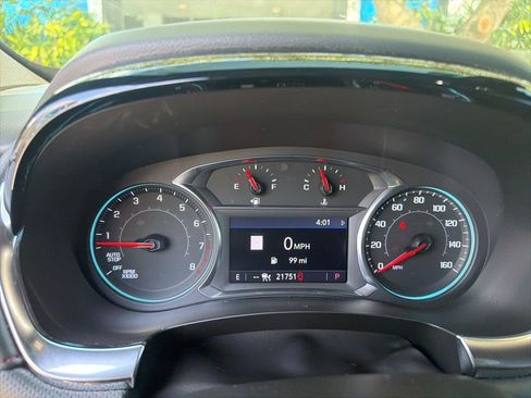 Used 2023 Chevrolet Traverse RS image 2