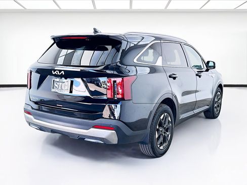 Used 2025 Kia Sorento S w/ Panoramic Sunroof Package FWD image 4