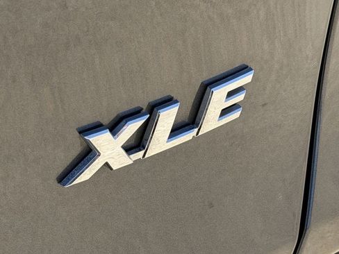 Used 2023 Toyota RAV4 XLE Premium image 11