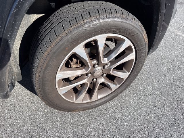 Used 2018 Jeep Grand Cherokee Overland AWD/4WD image 11