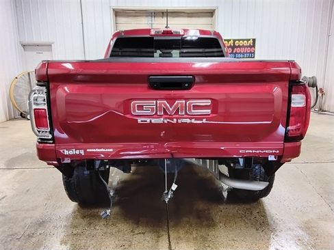 Used 2024 GMC Canyon Denali AWD/4WD image 8