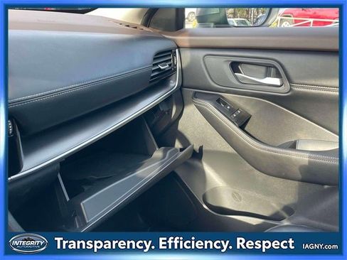 Certified 2022 Nissan Rogue SV w/ SV Premium Package image 34