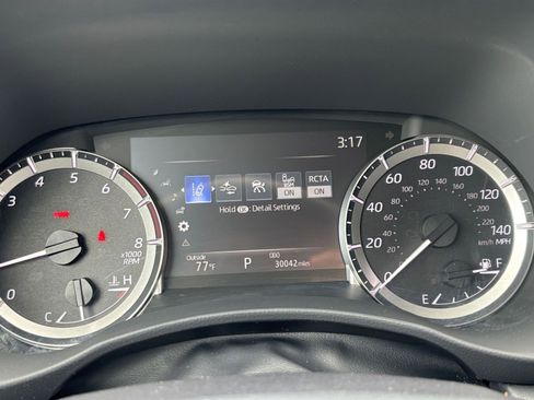 Used 2025 Toyota Highlander LE FWD image 43