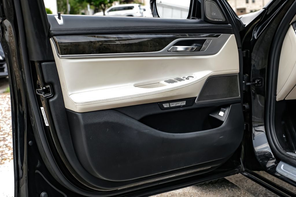 Used 2018 BMW 740i RWD image 36