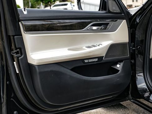 Used 2018 BMW 740i RWD image 36